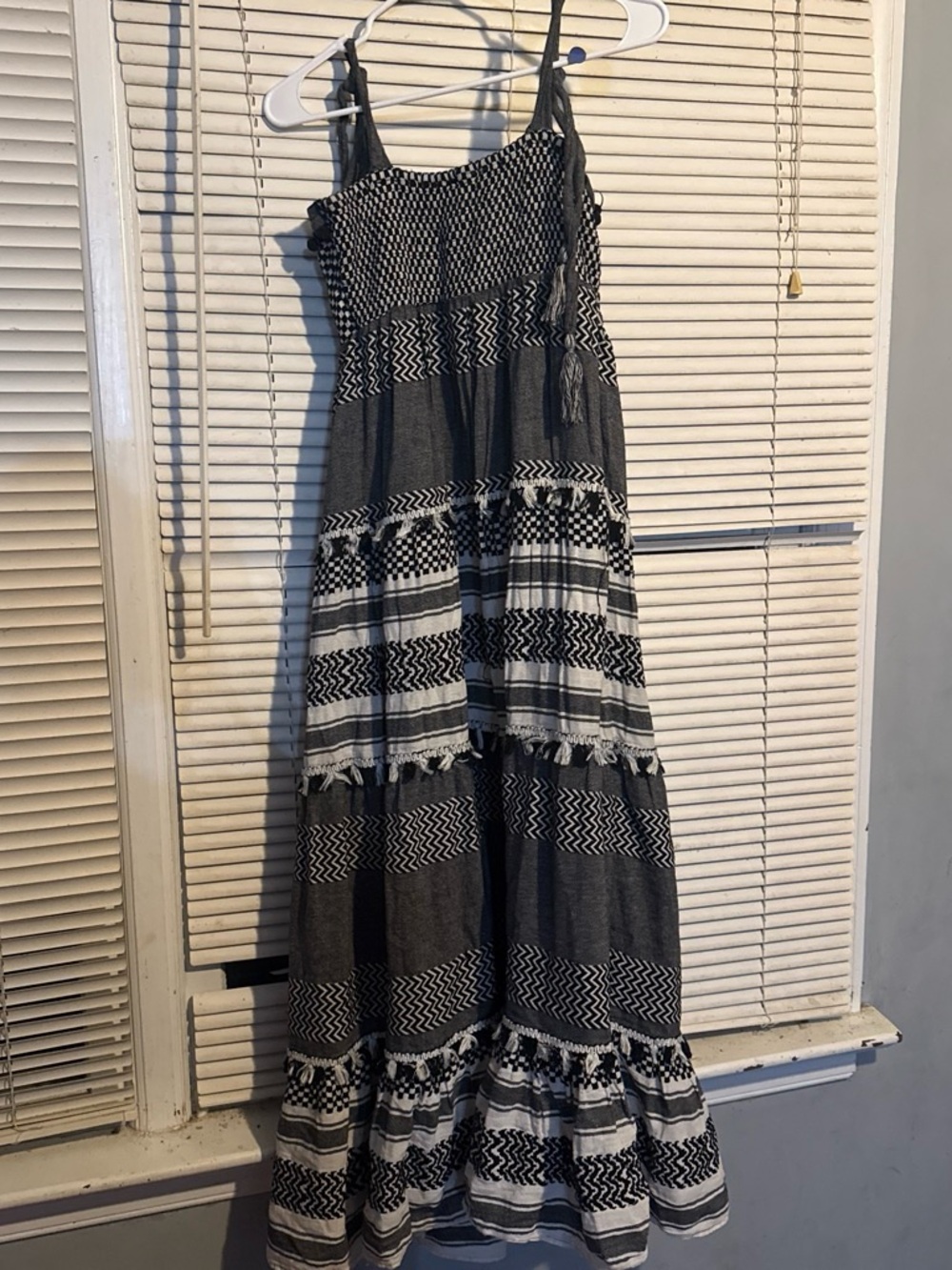 crown & ivy Black and White Tiered Patterned Maxi Dress